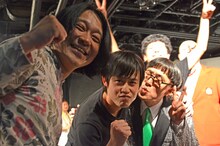 「ノーセンスユニークボケ王決定戦」ライブ中、カメラに迫る永野、オジンオズボーン篠宮、いち・もく・さん・くぼた、流れ星ちゅうえい、新宿カウボーイかねきよ（左から）。