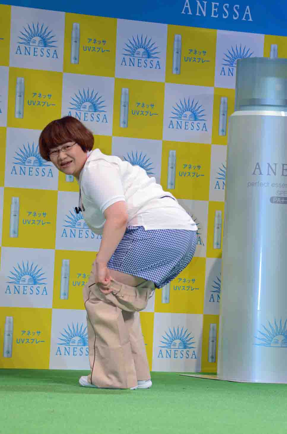 ステージで生着替えを披露する春菜。