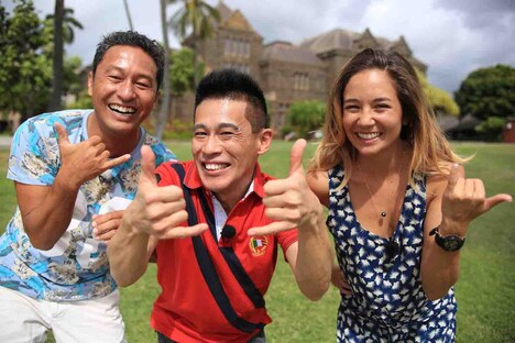 「ハワイに恋して」100回記念ロケの様子。(c)BS12ch TwellV