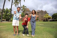 「ハワイに恋して」100回記念ロケの様子。(c)BS12ch TwellV