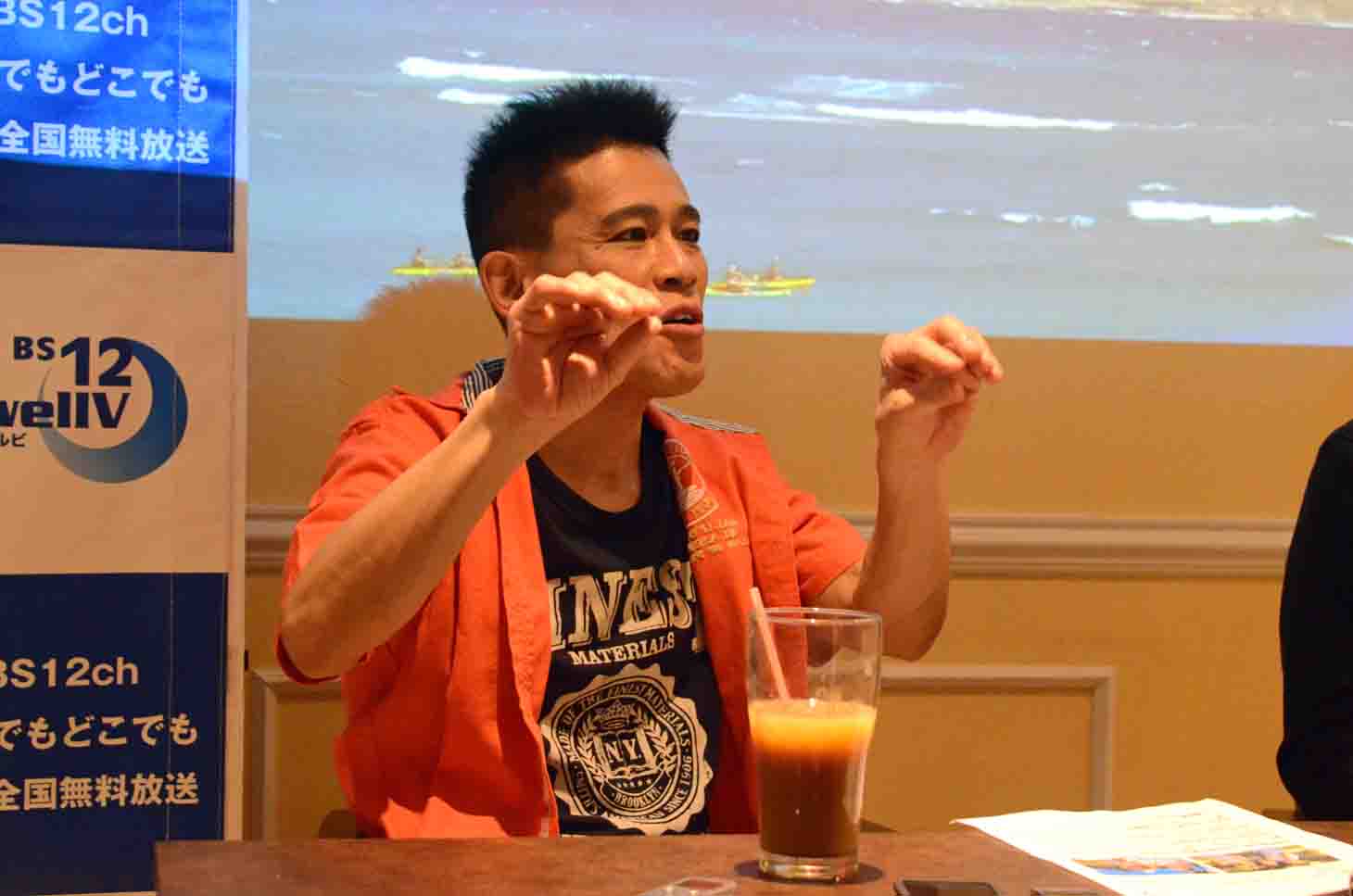 「ハワイに恋して」にゲスト出演する柳沢慎吾。