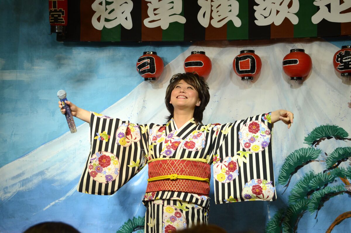 明菜ちゃんに出てもらいたい 水谷千重子が浅草練り歩き フェスの構想明かす お笑いナタリー