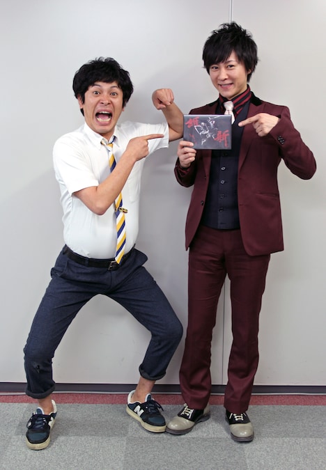 DVD「維新」をPRする流れ星。