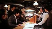 「インテリワードBAR 見えざるピンクのユニコーン」第4話のワンシーン。(c)BSジャパン