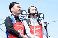 エプロンを付けたまま、映画にちなんだ井戸端会議を展開したピスタチオ。