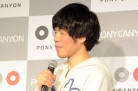 要潤からのコメントに微笑む新道。