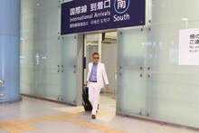 イタリアロケからの帰国会見を行ったじゅんいちダビッドソン。(c)関西テレビ