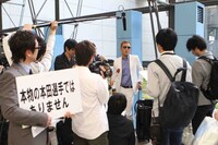 じゅんいちダビッドソン帰国会見の様子。(c)関西テレビ