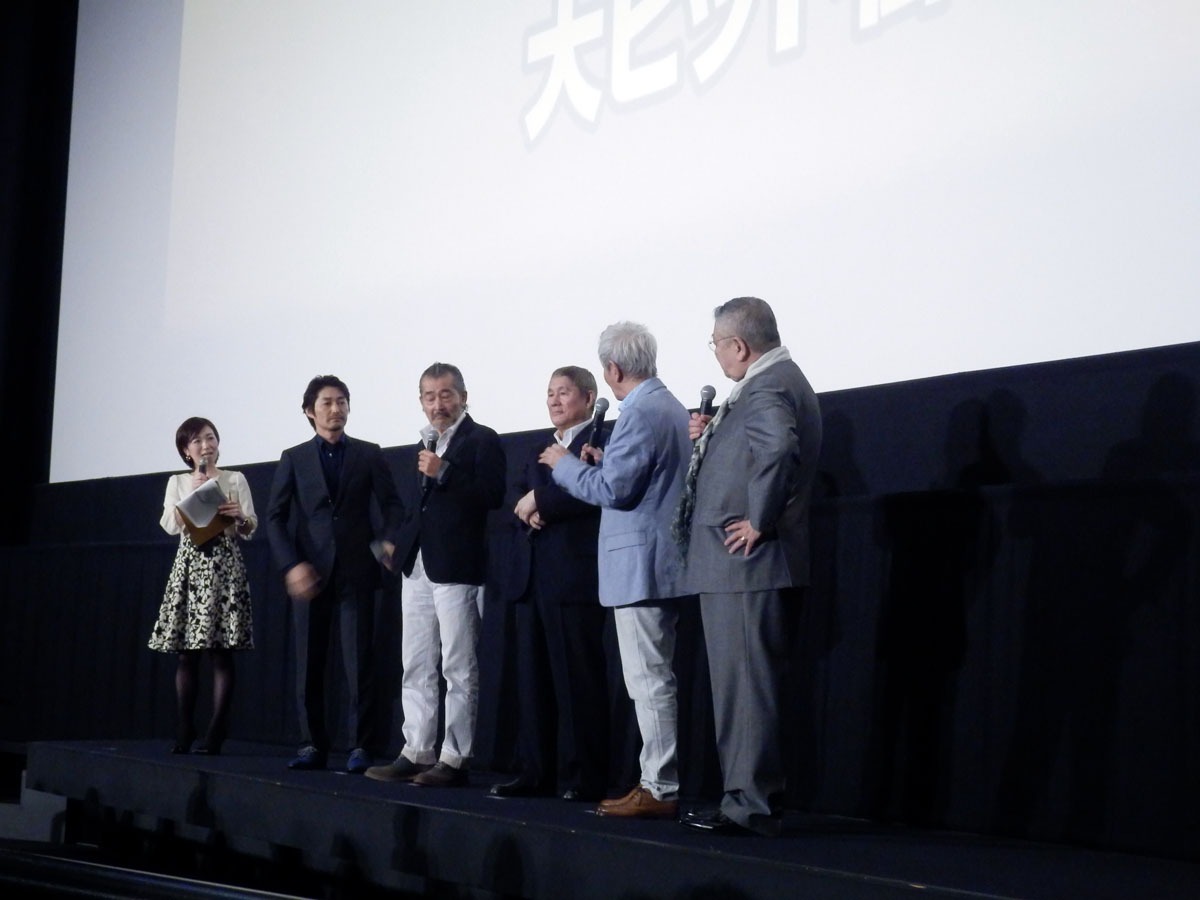 舞台挨拶の様子。