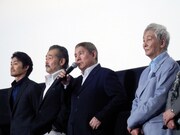 左から安田顕、藤竜也、北野武監督、近藤正臣。