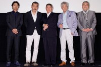 映画「龍三と七人の子分たち」の初日舞台挨拶に登壇した（左から）安田顕、藤竜也、北野武監督、近藤正臣、中尾彬。