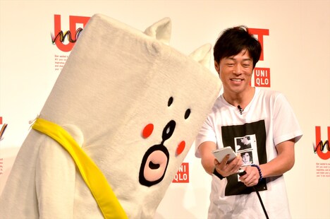 オカンの似顔絵を「UTme!」で加工する陣内智則。