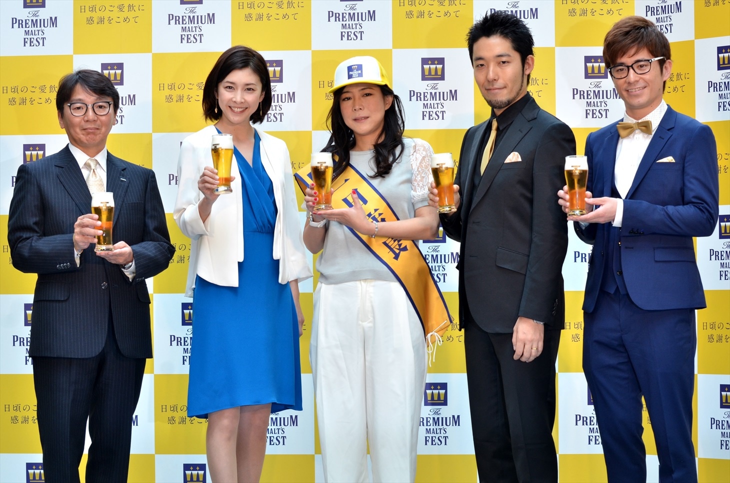 （左から）サントリービール株式会社の水谷社長、竹内結子、椿鬼奴、オリエンタルラジオ。