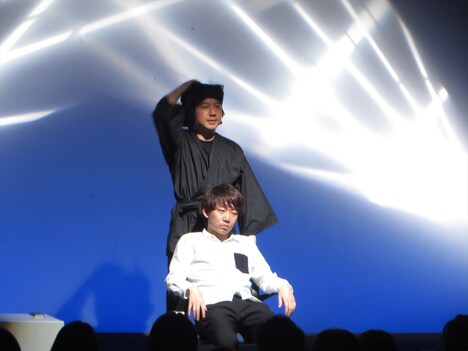 三四郎の単独ライブ「道徳の日本男児～其ノ肆～」のワンシーン。(c)マセキ芸能社