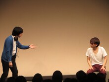 三四郎の単独ライブ「道徳の日本男児～其ノ肆～」のワンシーン。(c)マセキ芸能社