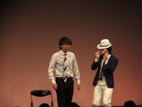 三四郎の単独ライブ「道徳の日本男児～其ノ肆～」のワンシーン。(c)マセキ芸能社