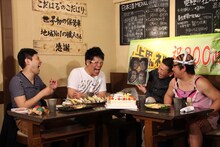 「上田ちゃんネル」収録中の、（左から）浜ロン、古坂大魔王、上田晋也、桐畑トール。(c)テレビ朝日