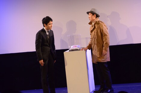 コント「フェニックスの目を奪え」のワンシーン。