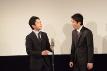 漫才を繰り広げるダブルブッキング。