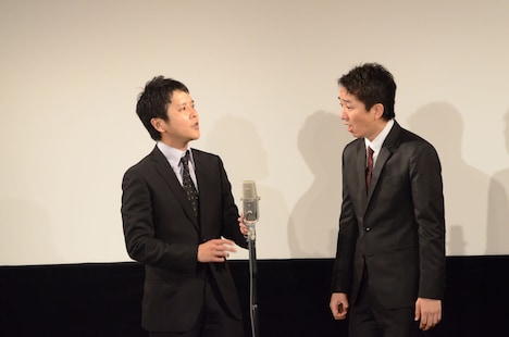 漫才を繰り広げるダブルブッキング。