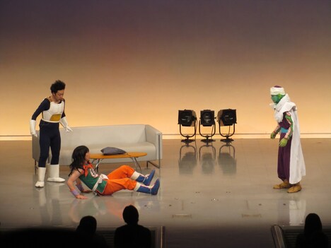 ロングコント「クロージング・ドア」のワンシーン。