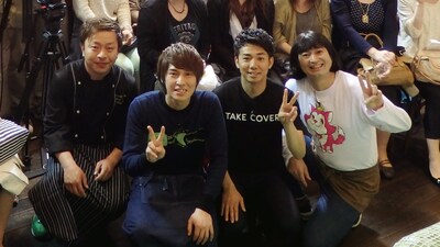 「うるおい食堂」の公開収録に出演した（手前左から）林卓氏、ハイキングウォーキング松田、ピース綾部、ハイキングウォーキングQ太郎。(c)テレビ朝日