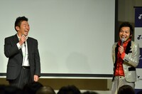 上杉周大（右）と、以前番組に出演していたSTVの横井氏（左）。