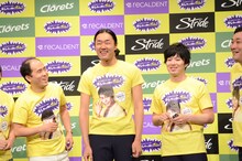 ガムを噛んでイライラを吹き飛ばしたグランジ五明（中央）。