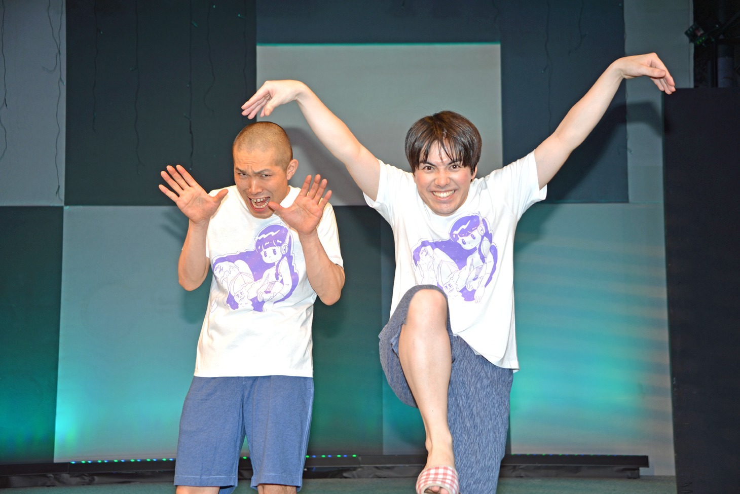 単独ライブ「COSMO」初日公演を終えたラブレターズ。左から塚本、溜口。