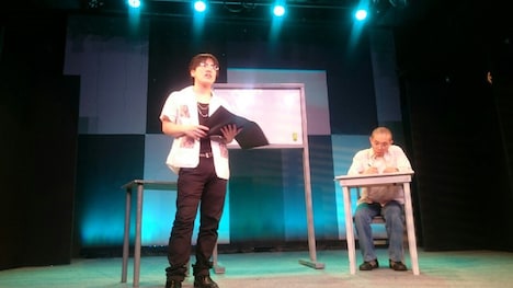 ラブレターズ単独ライブ「COSMO」のワンシーン。