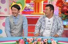 スタジオの「チーム自転車好き」メンバーの筒井道隆、インパルス堤下（左から）。(c)日本テレビ