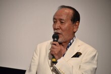 「天才バカヴォン～蘇るフランダースの犬～」の完成披露舞台挨拶に出席した村井國夫。