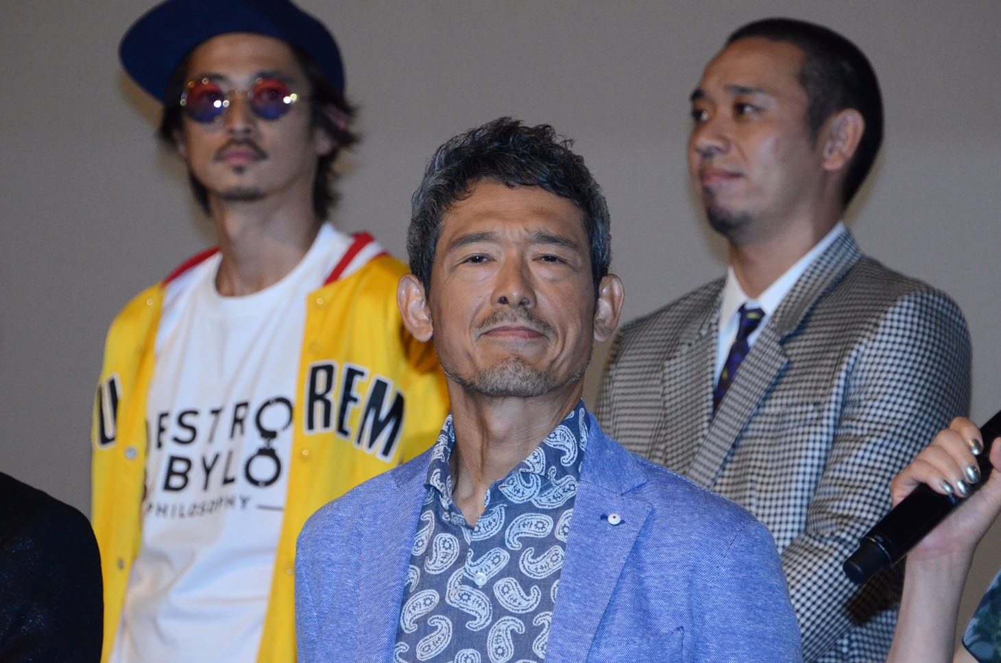 左から窪塚洋介、鶴見辰吾、千鳥の大悟。
