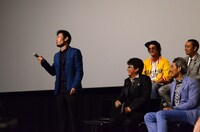 初日舞台挨拶の様子。