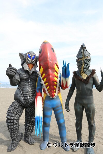 「ウルトラ怪獣散歩 地上波特別版 鎌倉＆江ノ島」に登場する（左から）メフィラス星人、メトロン星人、ケムール人。