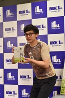 ムービー用に「動きのある画」を求められるタナカダファミリア。