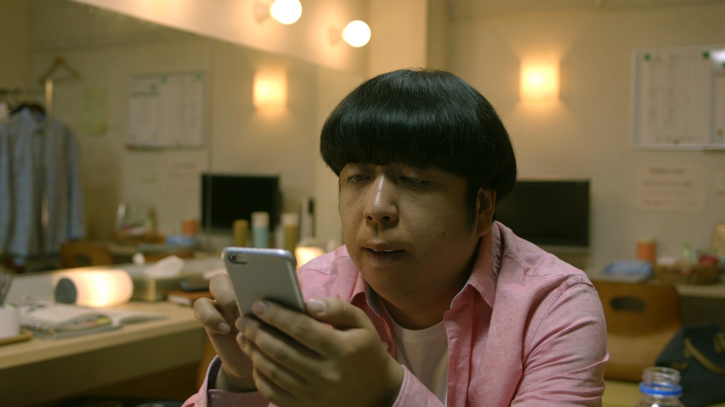 パズルゲーム「LINE ポコポコ」の新テレビCM「ポコタなの？」編に出演するバナナマン日村。