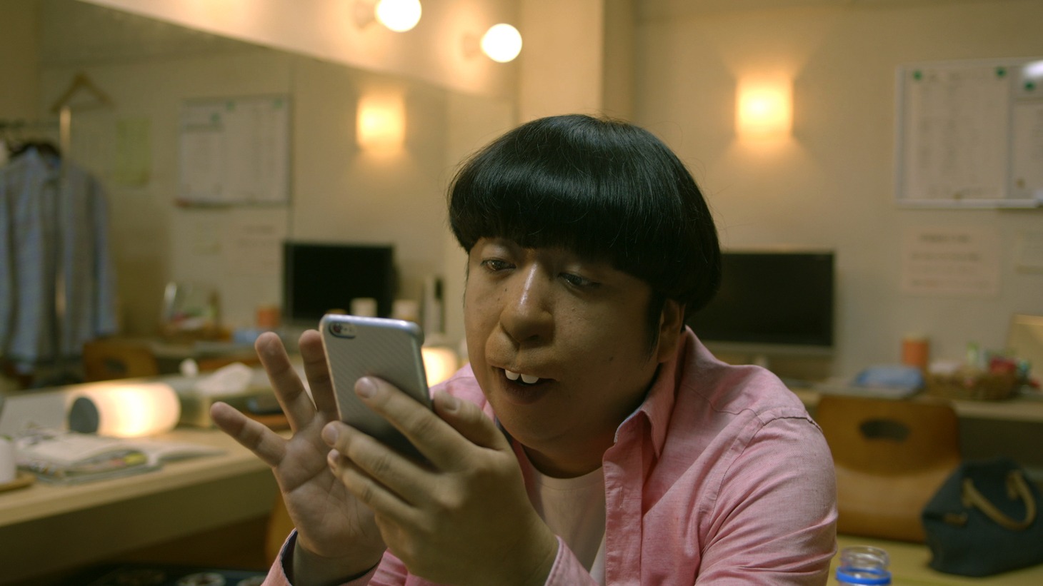 パズルゲーム「LINE ポコポコ」の新テレビCM「ポコタなの？」編に出演するバナナマン日村。