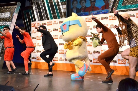 （左から）8.6秒バズーカー、オリエンタルラジオ、バンビーノ。