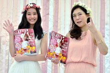 「ゼクシィ」新CM発表会に出演した、（左から）新木優子、椿鬼奴。