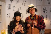 左から乙幡啓子、片桐仁。