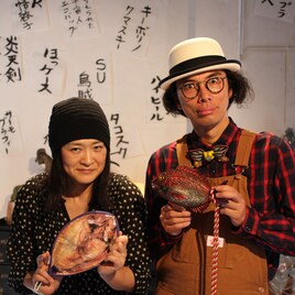 片桐仁&乙幡啓子が台場でトーク、観客持ち込みの“つまらぬ物”寸評も