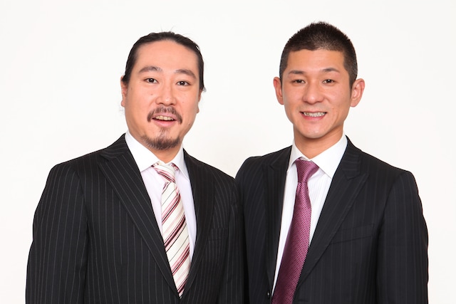 笑い飯。左から西田幸治、哲夫。