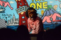 「クマさん応援大会」を展開する永野。