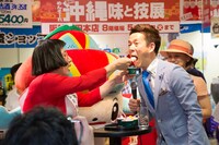 すち子「関空～宮古島直行便」PRキャンペーンガール就任イベントの様子。