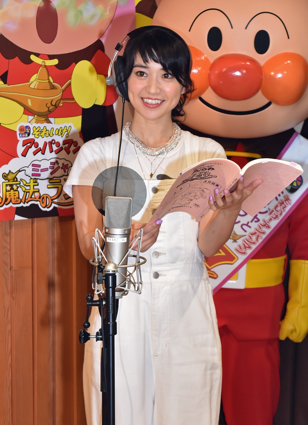 アフレコを披露する大島優子。