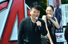 雨上がり決死隊・宮迫（中央）。