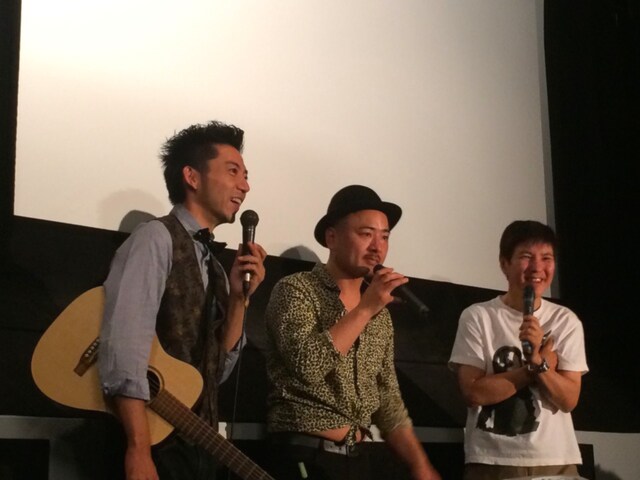 映画「騒音」の封切り記念イベント第4弾に出席した（左から）どぶろっく、関根勤。 (c)2015騒音組合