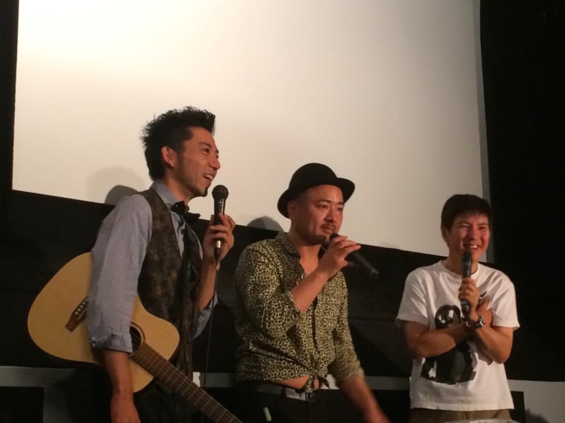 映画「騒音」の封切り記念イベント第4弾に出席した(左から)どぶろっく、関根勤。 (c)2015騒音組合