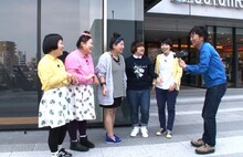 「笑神様は突然に… 人気キャラクター大集合スペシャル」に登場するチームおかずクラブ。 (c)日本テレビ